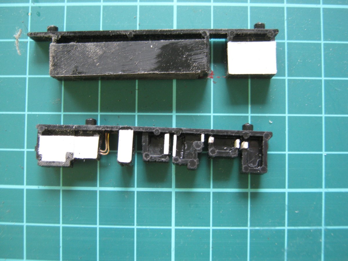 tentetu82's tweet image. #115系 #PULM で、こうなりました。
床下機器は浮かして付いているので反対側がみえることも。本来殆どがそうだが目立つ所だけ施工。エアタンクのバルブ＆ガードもついでにやっつけ。これは短時間でできたが裏をふさぐのに手間取る。