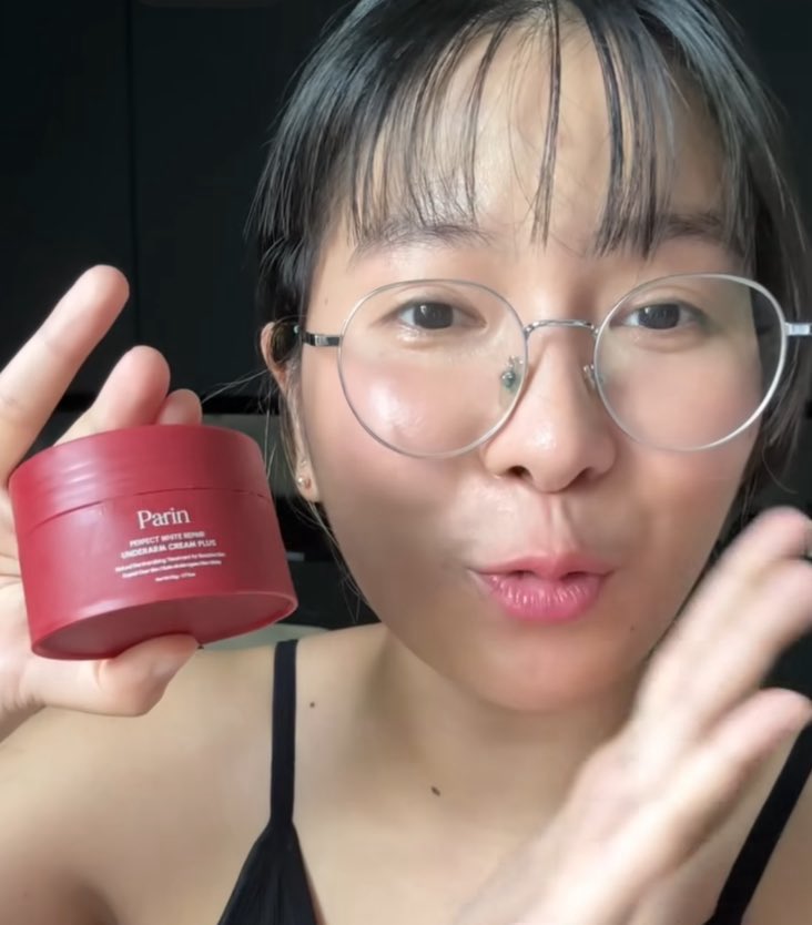 wjidaa's tweet image. ยืนยันครีมสารพัดประโยชน์ของแทร่ ทาตรงไหนเนียนตรงนั้น ทาตรงไหนขาวตรงนั้น ใช้ทาทุกที่อะ รักแร้ เข่า ข้อศอก ตาตุ่ม ขาวหมดเนียนหมด