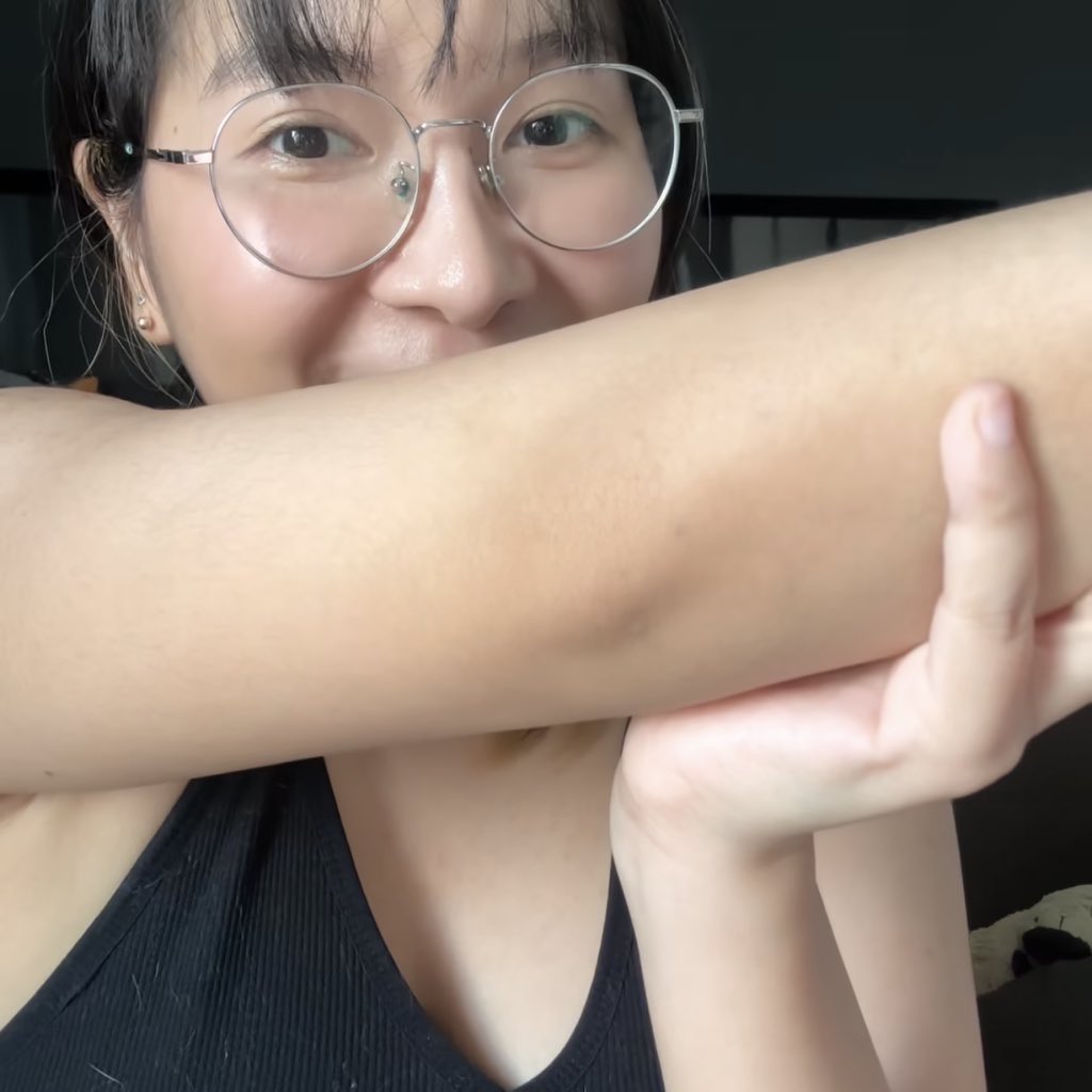 wjidaa's tweet image. ยืนยันครีมสารพัดประโยชน์ของแทร่ ทาตรงไหนเนียนตรงนั้น ทาตรงไหนขาวตรงนั้น ใช้ทาทุกที่อะ รักแร้ เข่า ข้อศอก ตาตุ่ม ขาวหมดเนียนหมด