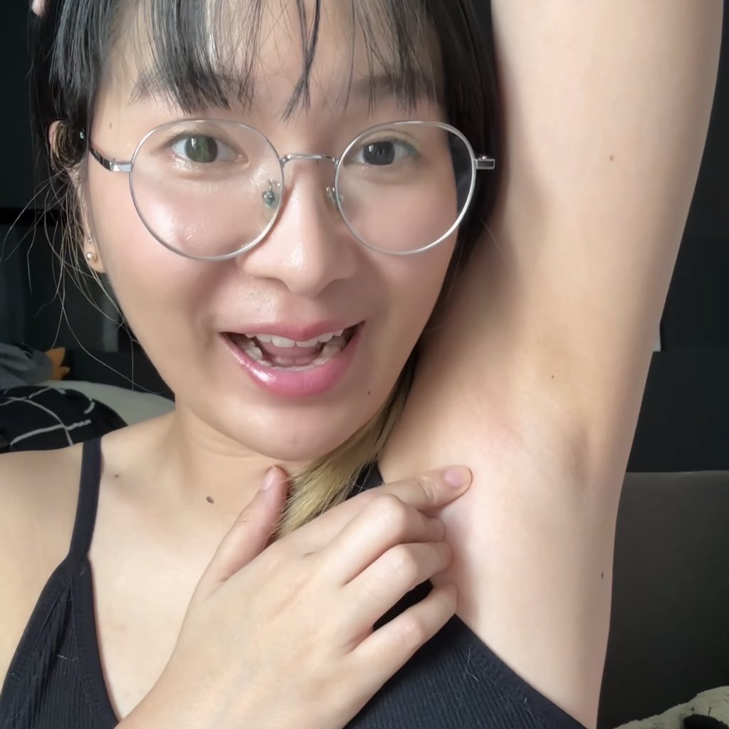 wjidaa's tweet image. ยืนยันครีมสารพัดประโยชน์ของแทร่ ทาตรงไหนเนียนตรงนั้น ทาตรงไหนขาวตรงนั้น ใช้ทาทุกที่อะ รักแร้ เข่า ข้อศอก ตาตุ่ม ขาวหมดเนียนหมด