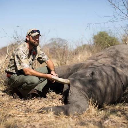 Protect_Wldlife's tweet image. SOCIOPATH OF THE DAY! 😡 😡
Trophy hunter Philip Glass ~ “God says we have dominion over the animals. That means we can do what we choose with them. It is my divine right to shoot this #Elephant!"
RT if you want a GLOBAL ban on trophy hunting NOW!!
#BanTrophyHunting