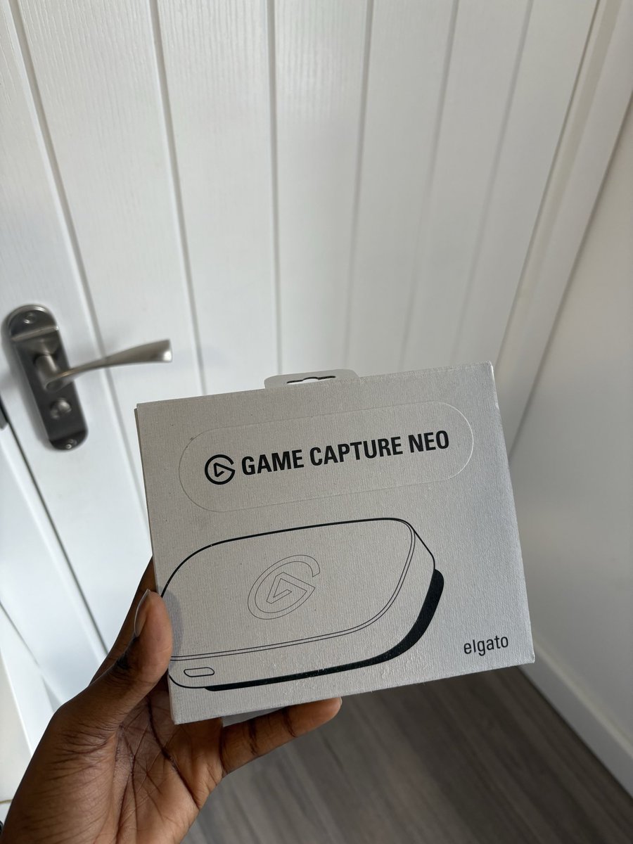 adnevv's tweet photo. I’m so excited to be back streaming! Shout out to @Cex for the amazing bargain 🤭✨ #Elgato #elgatoneo https://t.co/Q95cM7KnWZ