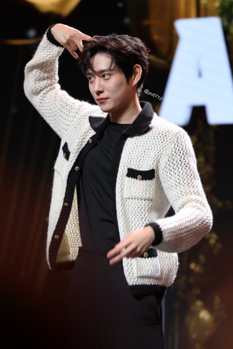 もう片手もピースしてて愛おしすぎる
#キムヨンデ　#김영대　#KimYoungdae