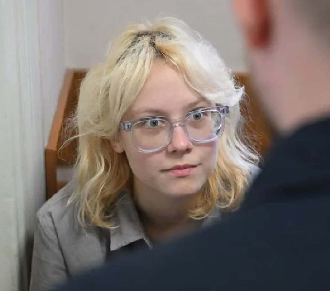 sergey_monyakov's tweet image. Неделя уже тем хороша, что мы узнали о такой группе, как Стоптайм #Stoptime
Наоко (Диана), Саша гитарист, Влад ударник, Слава и Аня.
Как Свет в конце тоннеля.
Ужас - их посадили на 12-13 суток и будут прессовать.
Власть испугалась и натравила ботов, испугалась этих смелых детей)