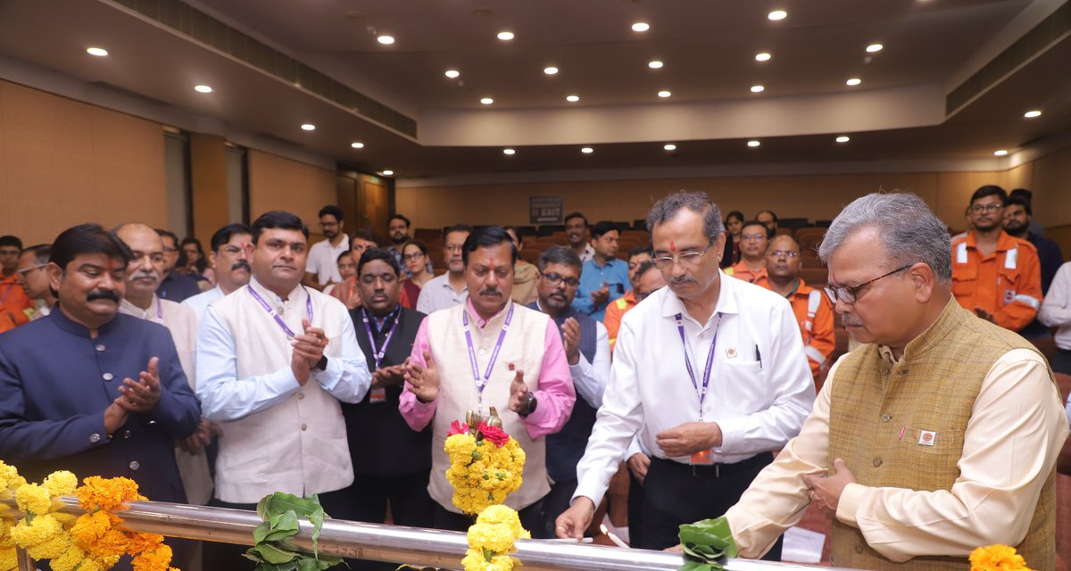 gujaratrefinery's tweet photo. Led by Mr. Biplob Biswas, ED & RH, #IOCians at Gujarat Refinery marked the 59th Refinery Day, reaffirming their commitment to the nation and celebrating the refinery’s legacy of excellence, innovation, and dedicated service. #GujaratRefineryDay #59YearsOfExcellence https://t.co/4NyyK8IABn