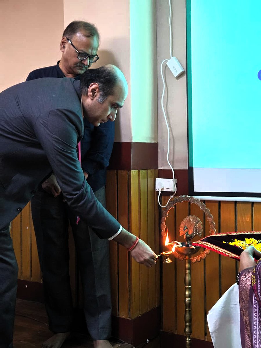 DrPrabalFrank's tweet photo. Two amazing days at BBAU Lucknow conducting a Placement &amp; Finishing Skills Seminar! 
We covered resume building, interviews, communication &amp; group discussions — helping students step confidently into the professional world.
#PlacementSkills #CareerReadiness #SoftSkills https://t.co/L7XX0WS7fy