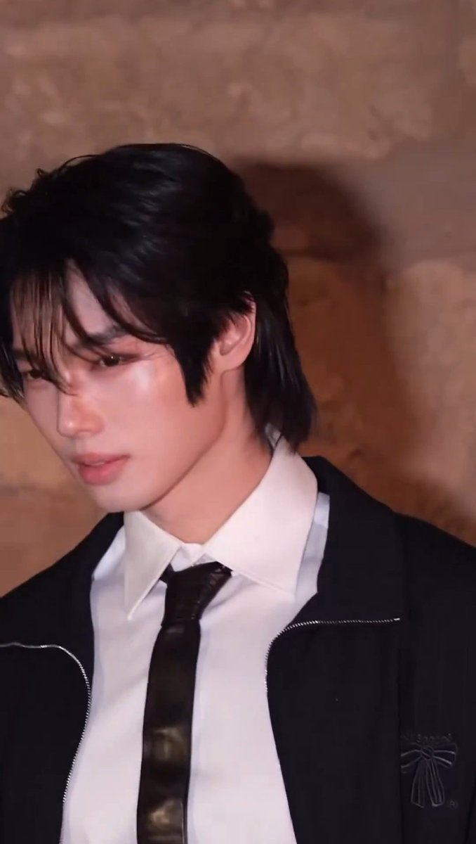 so gorgeous like he straight out from the painting 🫠🫠🫠

WIN AT RIYADH FW 2025
#RFW2025xWin
#RFW2025
#RiyadhFashionWeek
#winmetawin