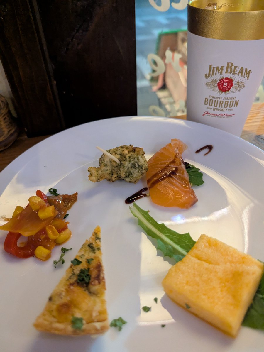 imachan900921's tweet image. バルウォーク3軒目🍻

窯焼きビストロNUKUNUKU
ハイボール＋前菜4種

女性のお客さん多かった！
前菜どれもおいしくて幸～♡