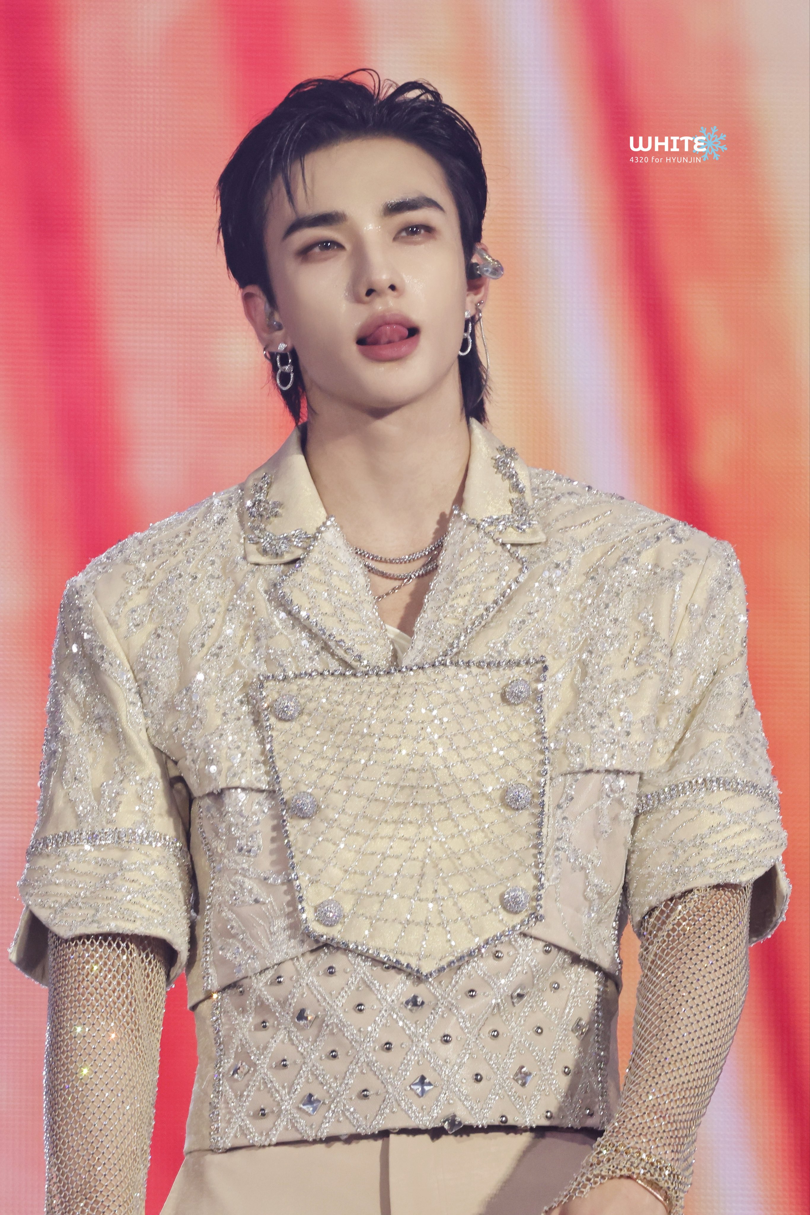 WHITE❄️4320 on X: 