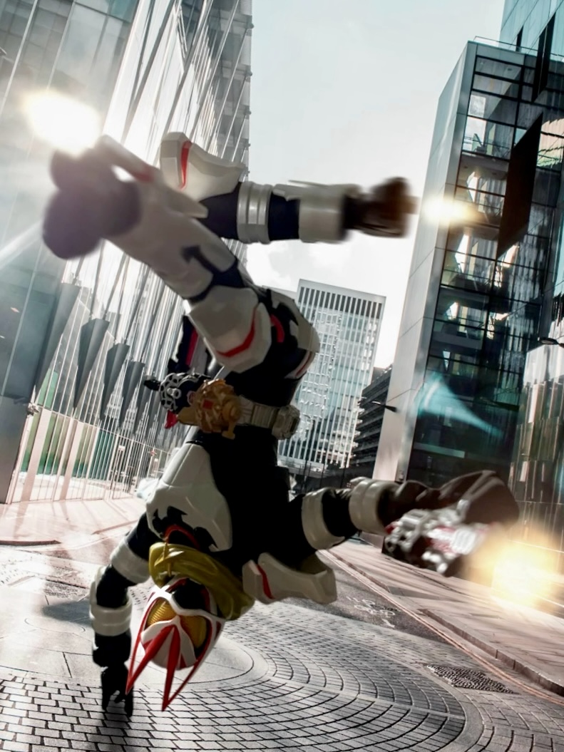 #夜のフィギュア撮影会
お題『フリー』 
フィーバーマグナムフォーム

#仮面ライダーギーツ