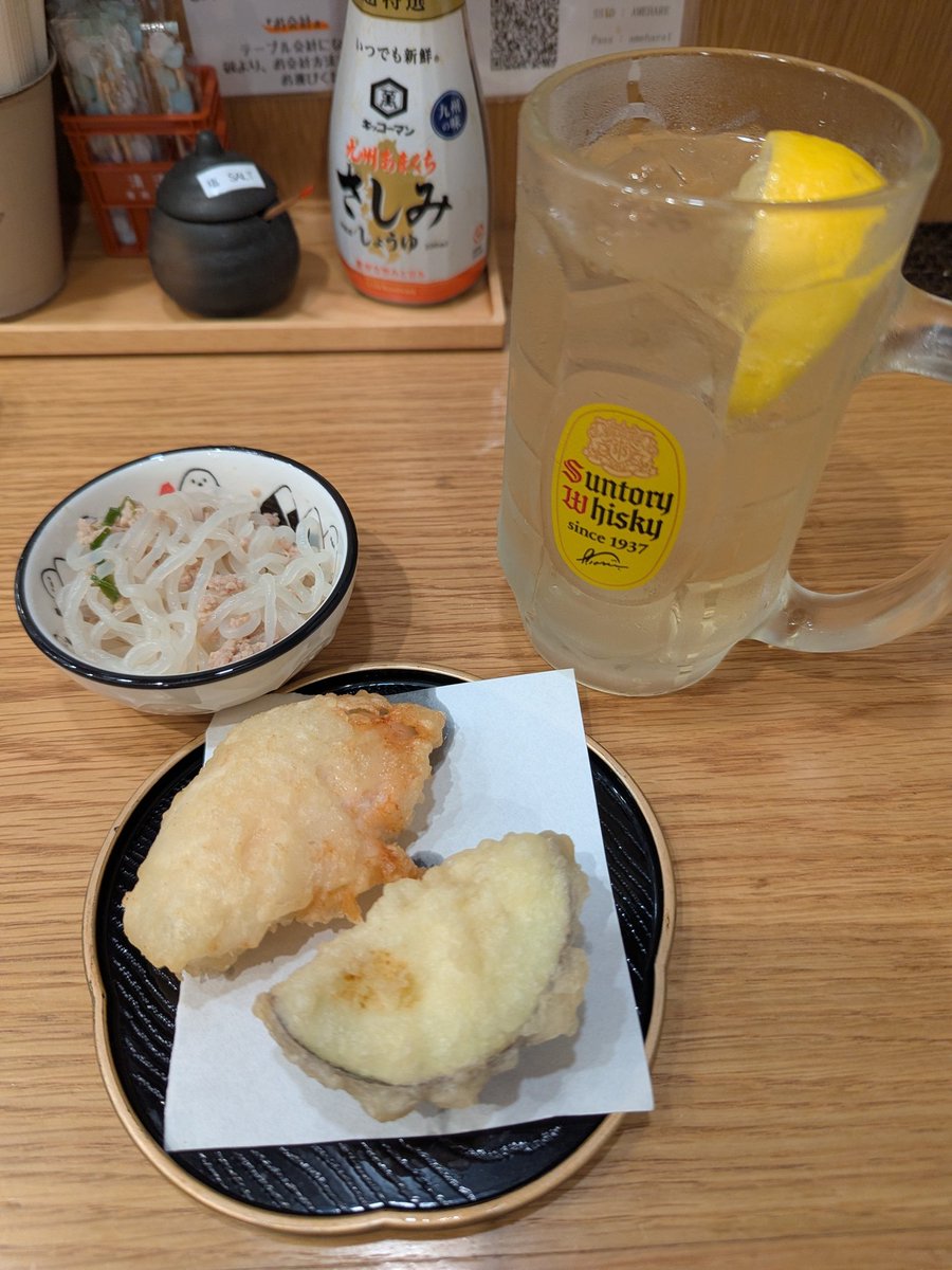 imachan900921's tweet image. バルウォーク1軒目🍻

雨のち晴れ
ハイボール＋天ぷら2品とおばんざい

明太しゃぶしゃぶもオススメとのこと
普通に飲みで使いたい
