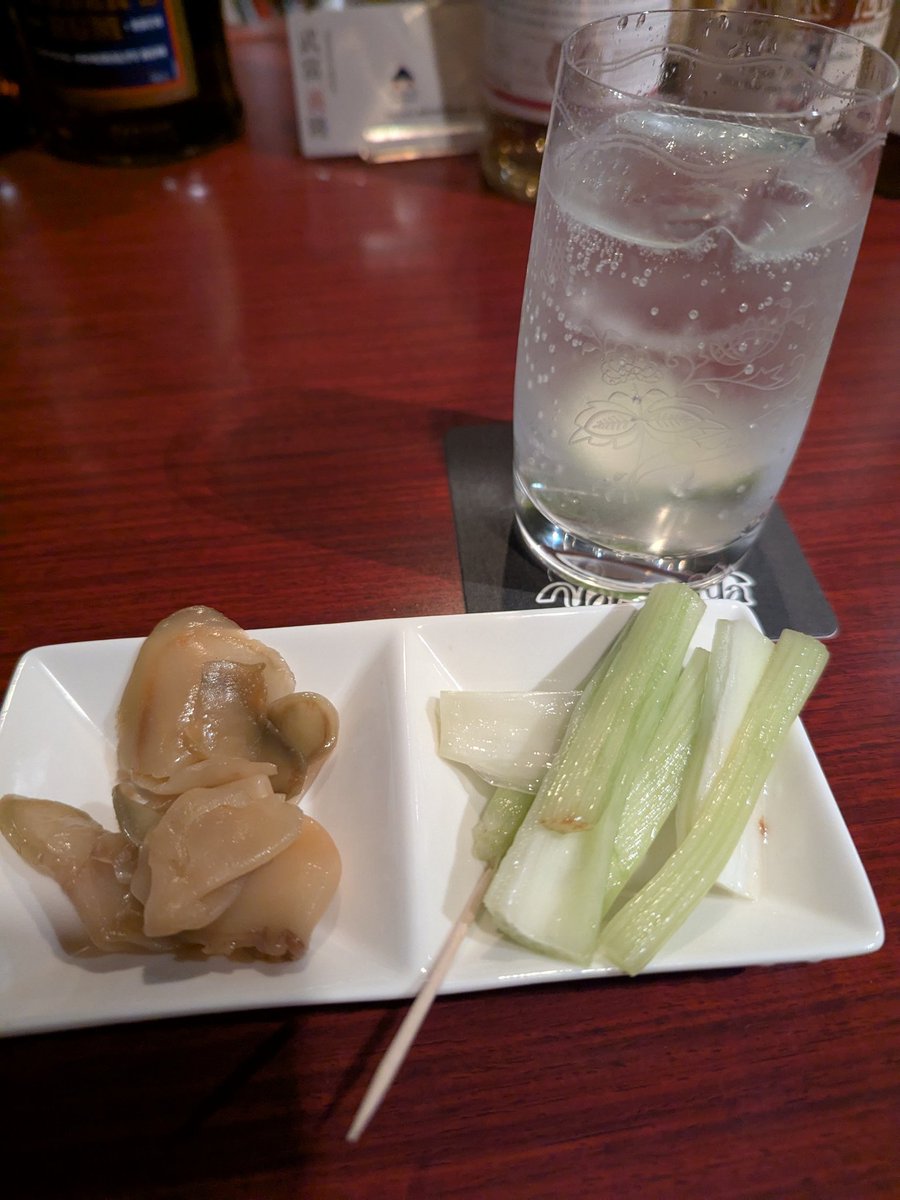 imachan900921's tweet image. バルウォーク4軒目🍻

Bar よろずや
ジントニック＋おつまみ

キューバサンドも気になったけど結構お腹いっぱいだったので別メニューに。
朗らかで気さくなマスターにまた会いたくなる