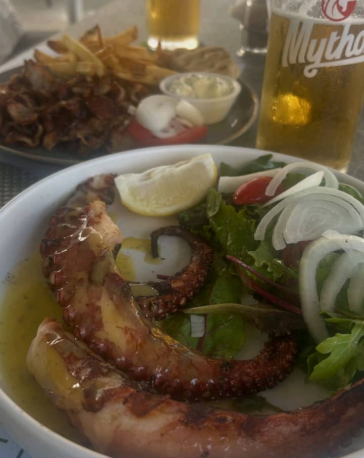 EmilyFlore24228's tweet photo. Another day behind me... beach 🌤️ walk 🇬🇷 and delicious food 😋 https://t.co/V51cGSErIe