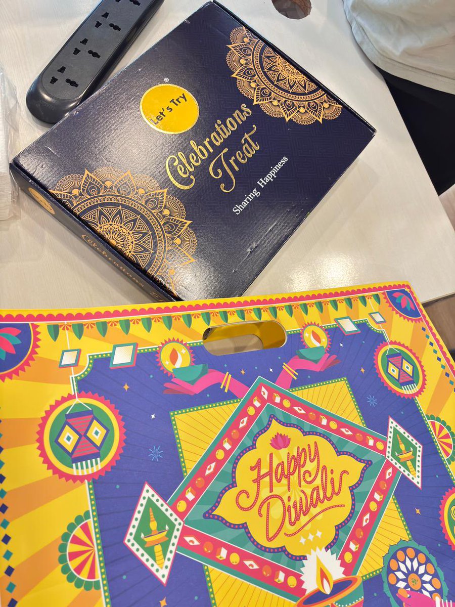 SiddhantDavda7's tweet photo. Thankyou @ritendn @FuelerHQ for the Diwali hamper🔥
Loved the cookies especially ❤️ https://t.co/j2WflcZw0d