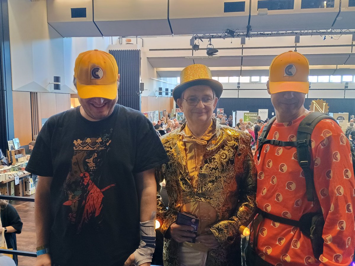 2 Armleuchter und ein Kerzenleuchter bei dem <a href="/BuConDreieich/">Buchmesse Convent</a>