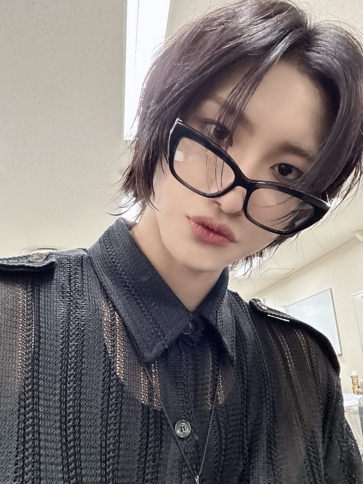 Selamat malam dari aku si florist yang masih training! Siapa mau beli bunga? Aku tunggu ya biar malam minggunya lebih romantis katanya 😘😘

-trainee