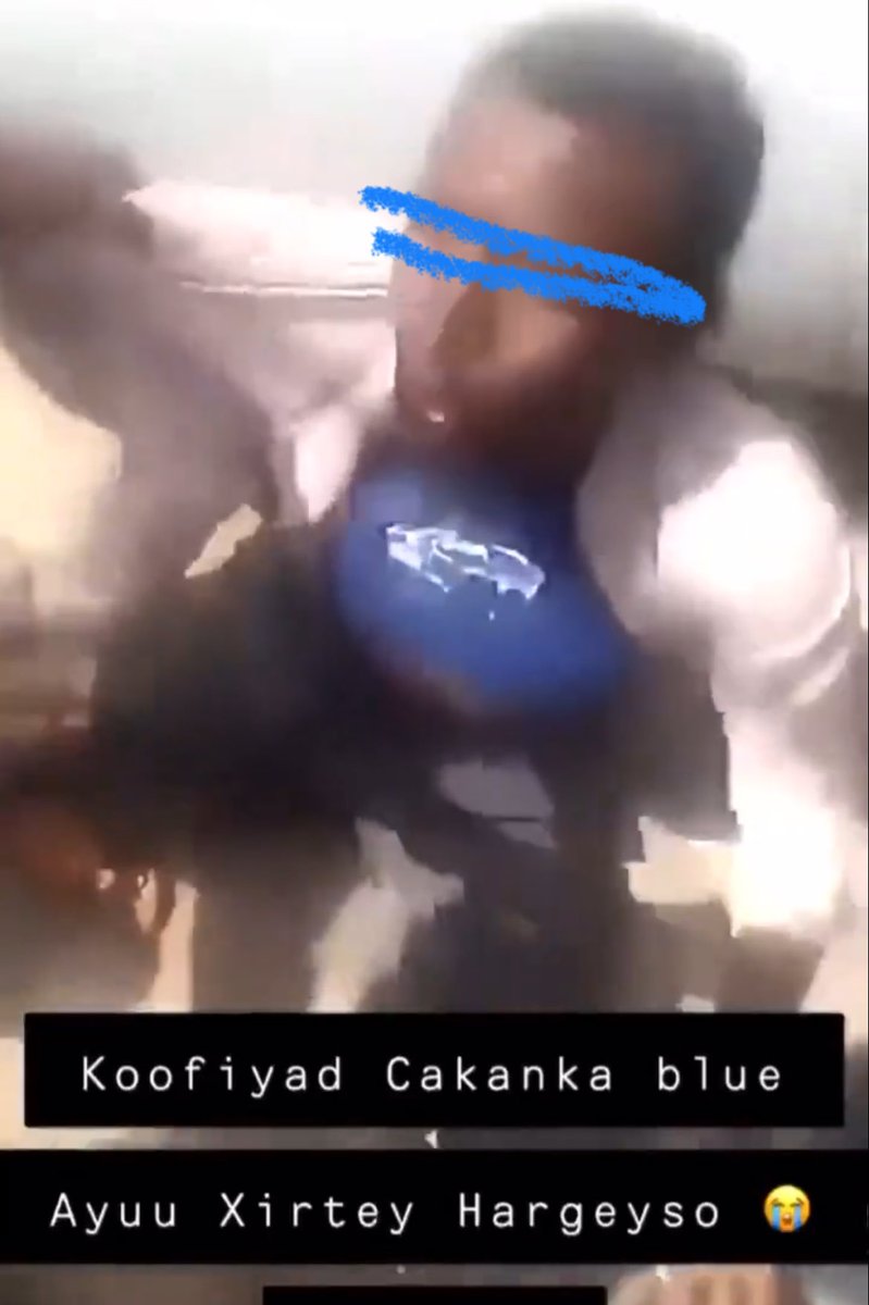 Just thought I’d address this. 

Video circulating online of an abhorrent attack on a Somali man in #Hargeisa. The reasons are not known but separatist trolls are claiming it was because he was wearing the Somali flag. 

Screenshot below shows he was not wearing a Somali flag.
