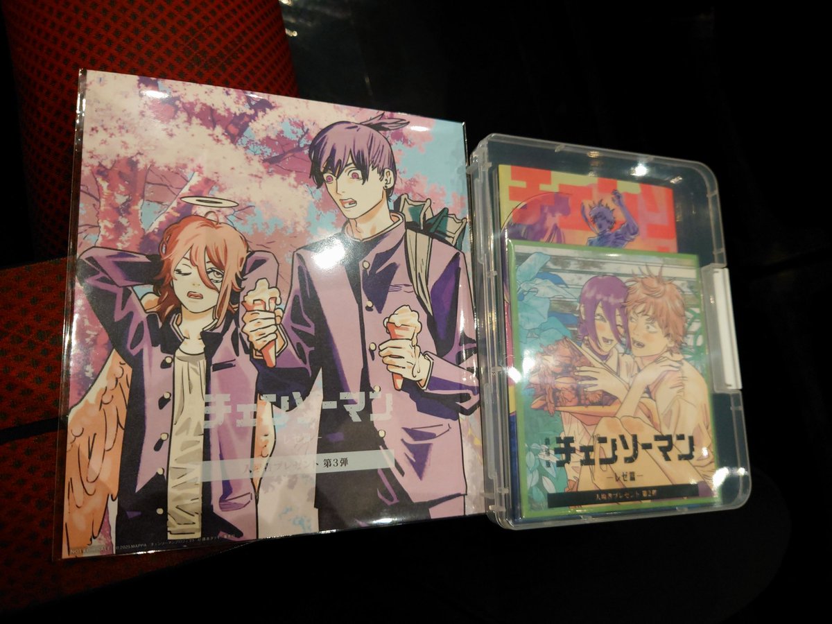 nmry0's tweet photo. 存在しない記憶特典第2弾も無事にゲット🍦✨

ビジュアル”カード”だからと完全に油断してて持ってくるケースのサイズ選び初めて失敗した…悔しい😂
サイズ統一して欲しかった；； https://t.co/K6lIbKSbcx