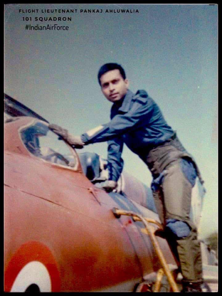 priority_n's tweet photo. At the age of 27 he flew above the skies with his Wings on.
Homage to #LostPilot
FLIGHT LIEUTENANT PANKAJ AHLUWALIA
#101SQN @IAF_MCC
On his #BalidanDiwas today.
FLt Lt Pankaj was immortalized in a #MiG21 crash on Oct 18, 1994.
#BlueSkies Forever.
#KnowYourHeroes https://t.co/sUiKEnEZ2a
