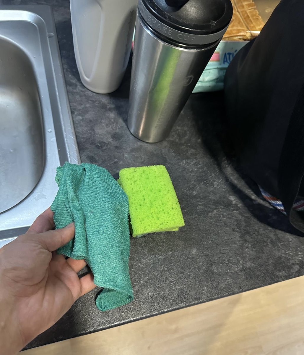 Test de la muerte:

De qué color ves lo que tengo en la mano,verde o azul?