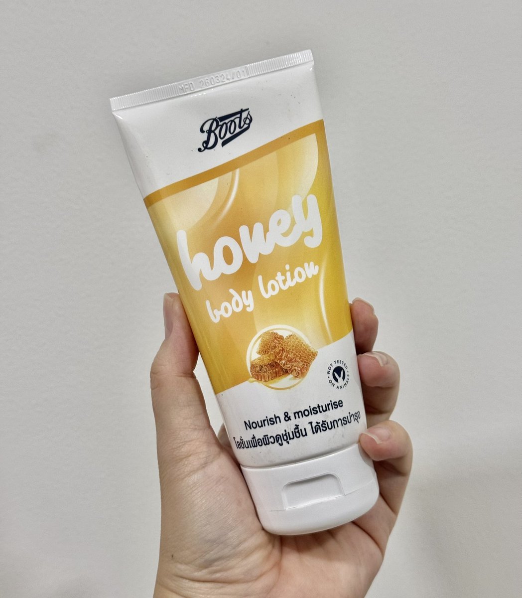 แนะนำโลชั่นน้ำผึ้งหลอดละ 35 บาท หอมน้ำผึ้ง 
ผิวชุ่มชื้น ขายเอาสังคมจริง 55555555