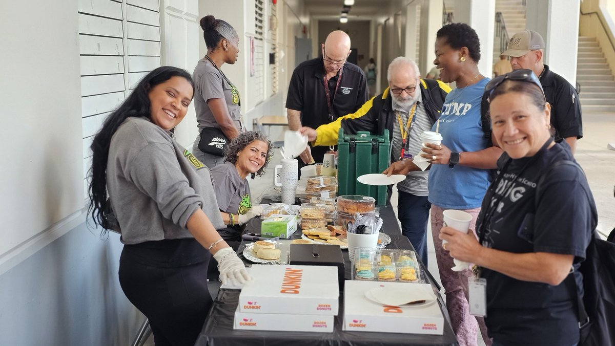 shadrack_henry's tweet image. 🍎 Our incredible PTSA fueled our dedicated staff with an energizing breakfast. Thank you for always pouring into the educators who inspire the next generation! Your support makes a powerful difference every single day.

#StaffAppreciation #EHSPTSA #ThankYou