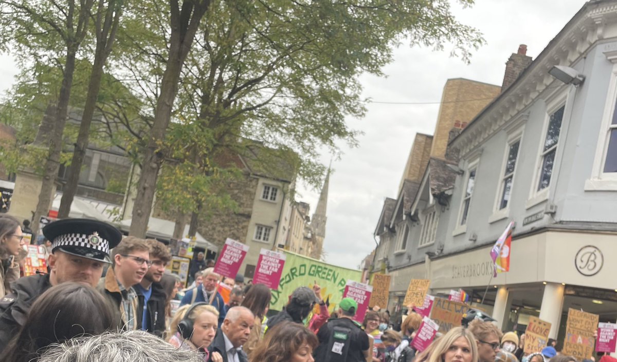 DearRebelAda's tweet image. The Green Party have also come to shout and scream at women. Their deputy leader Mothin Ali makes his wife hide behind a niqab, so … women showing their faces AND speaking is beyond the pale
#LetWomenSpeakOxford