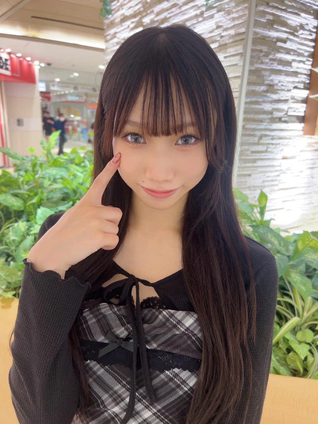 リナページ リナシメント RINASCIMENTO シャイニーRロゴスニーカー （Rosa