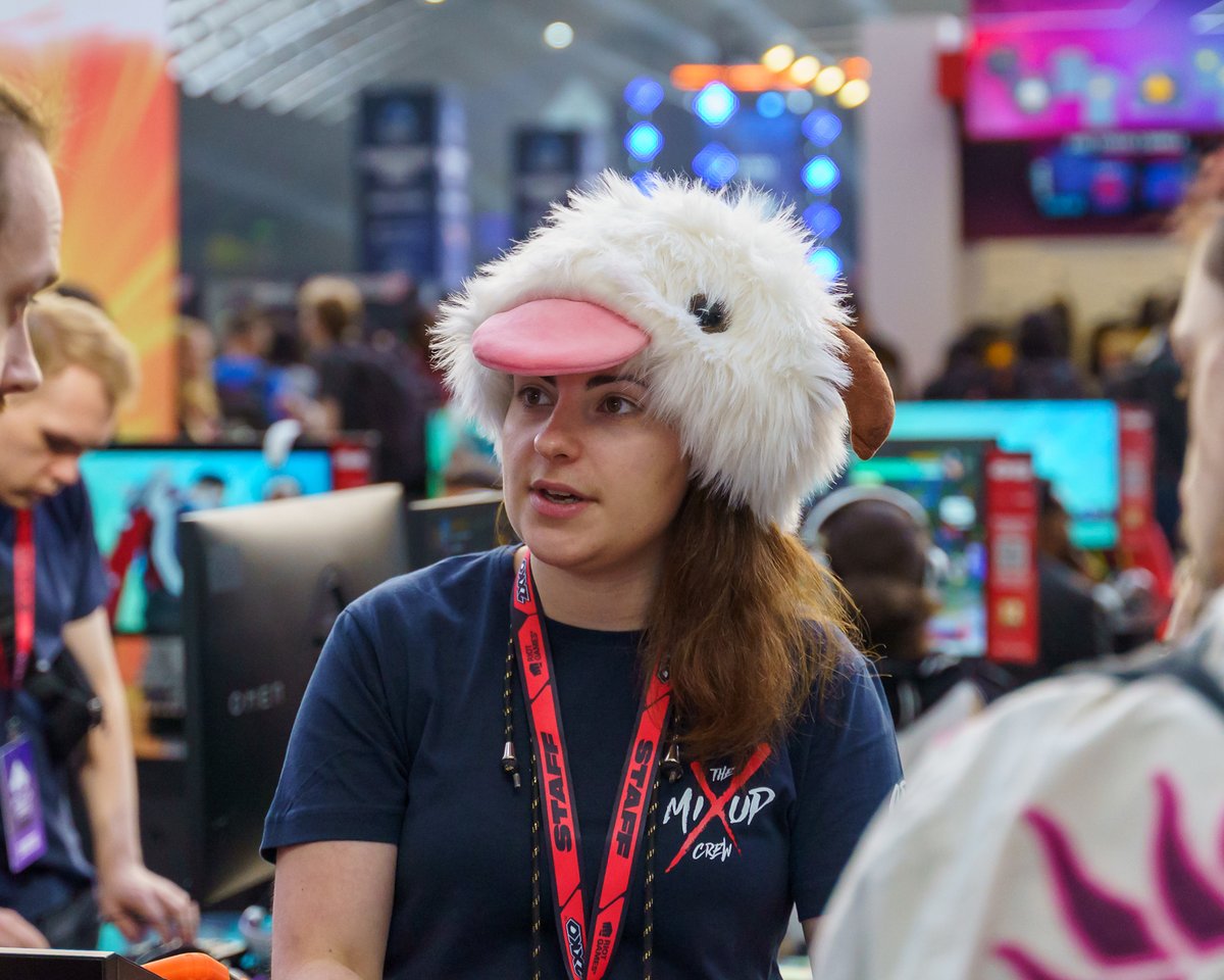 Thread retour sur mon expérience en tant que T.O. du 2NiceKO à #EvoFrance2025  !✍️✨⬇️

2XKO c'est un jeu que je surveillais dès son annonce De base, j'ai commencé à staff sur League of Legends puis sur SSBU donc 2XKO est un peu le mélange parfait des 2 en un sens 😋

1/9