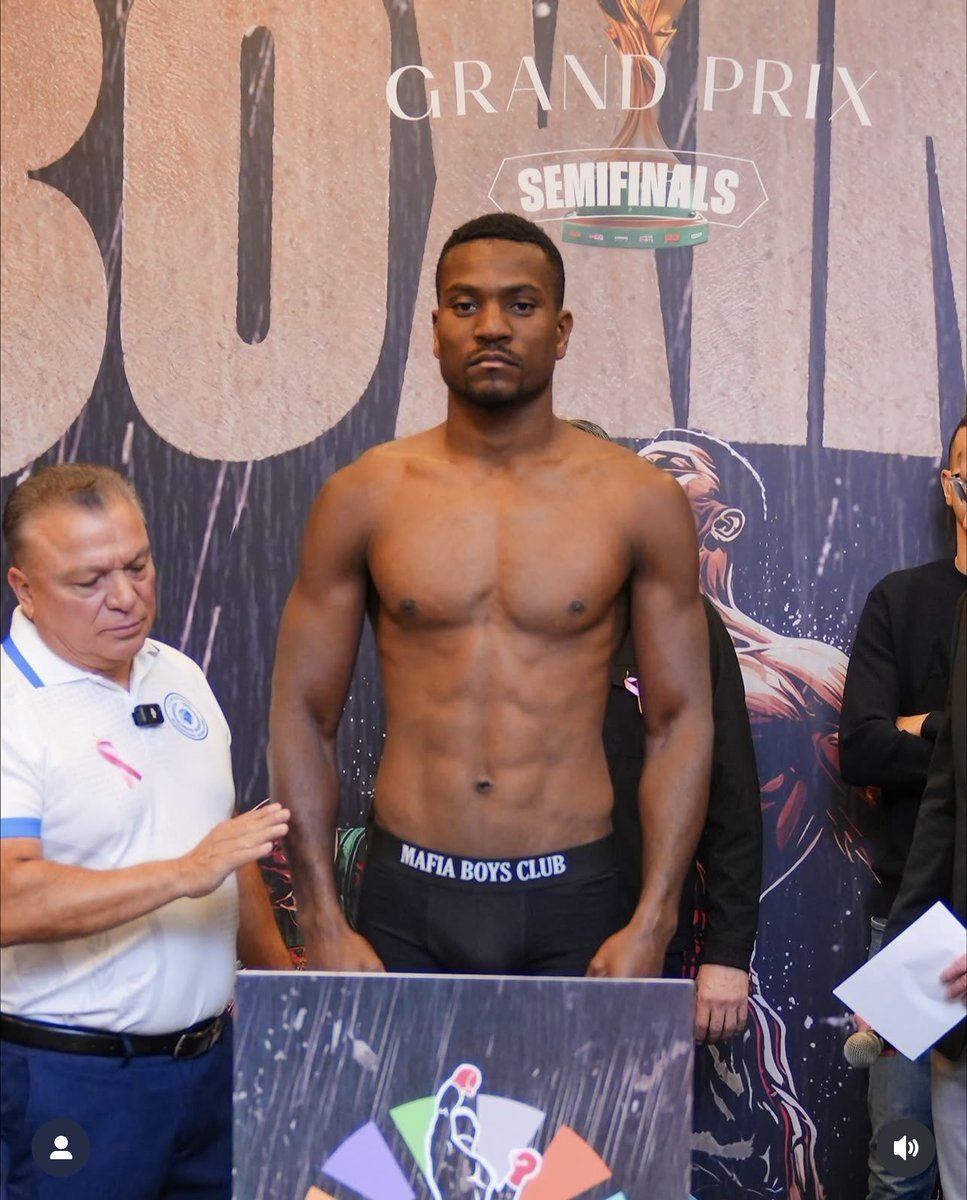 La pesée est terminée

Pomerleau: 161,8 lbs
Sinisterra:162 lbs