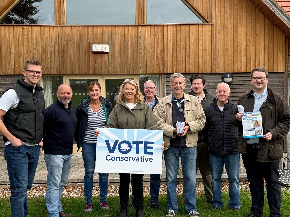 matthewbarberUK's tweet photo. Great to see the team out this morning in Letcombe Regis this morning, supporting Charlotte Dickson as the local candidate in the #Ridgeway by-election. 

Local residents need a strong local voice, especially on planning issues and ensuring the needs of rural villages are not ignored. 💙