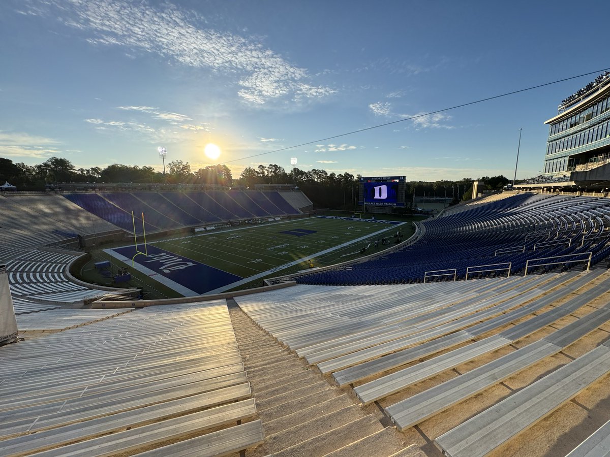 cwarren_atc's tweet photo. Gameday #7…Bad day to be a Yellow Jacket, Great day to be a Blue Devil 🔵😈 https://t.co/sU5w7W0h9M