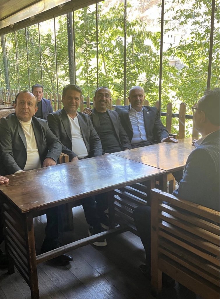 Kıymetli abimiz Van milletvekili sn Burhan Kayatürk beyle Çatak proramında bir kare.
<a href="/Burhan_Kayaturk/">Burhan Kayatürk</a> 
<a href="/merdogan02/">Mehmet ERDOĞAN</a>