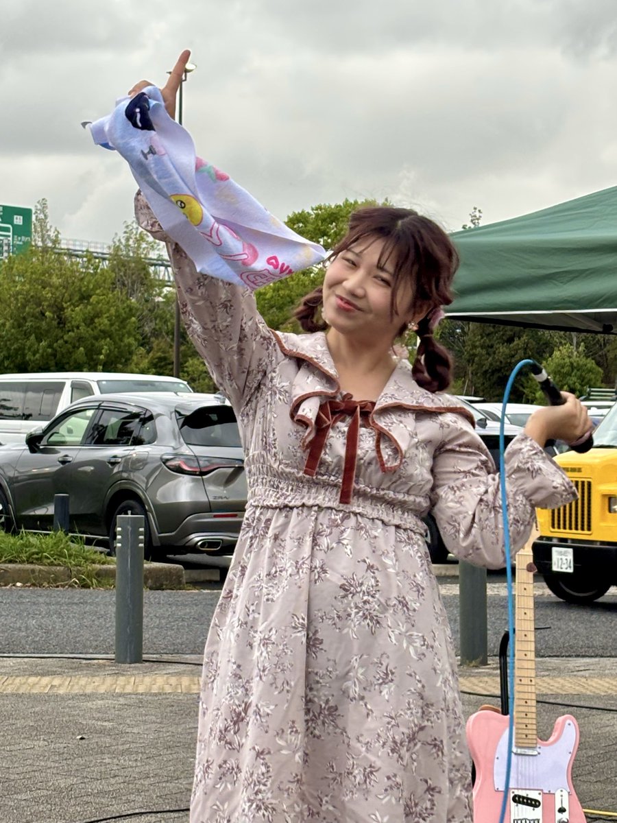 2025年10月18日
刈谷ハイウェイオアシス

田内瑠乃さん

刈谷ハイウェイオアシスで瑠乃さん
のライブを観てきました🎶
今日も可愛い歌声と笑顔で楽しかった✨
髪型もメチャ可愛かった‼️
#田内瑠乃
#お風呂シンガー
#刈谷ハイウェイオアシス
#音子島
<a href="/rupanyopa/">田内 瑠乃🛁🫧</a>