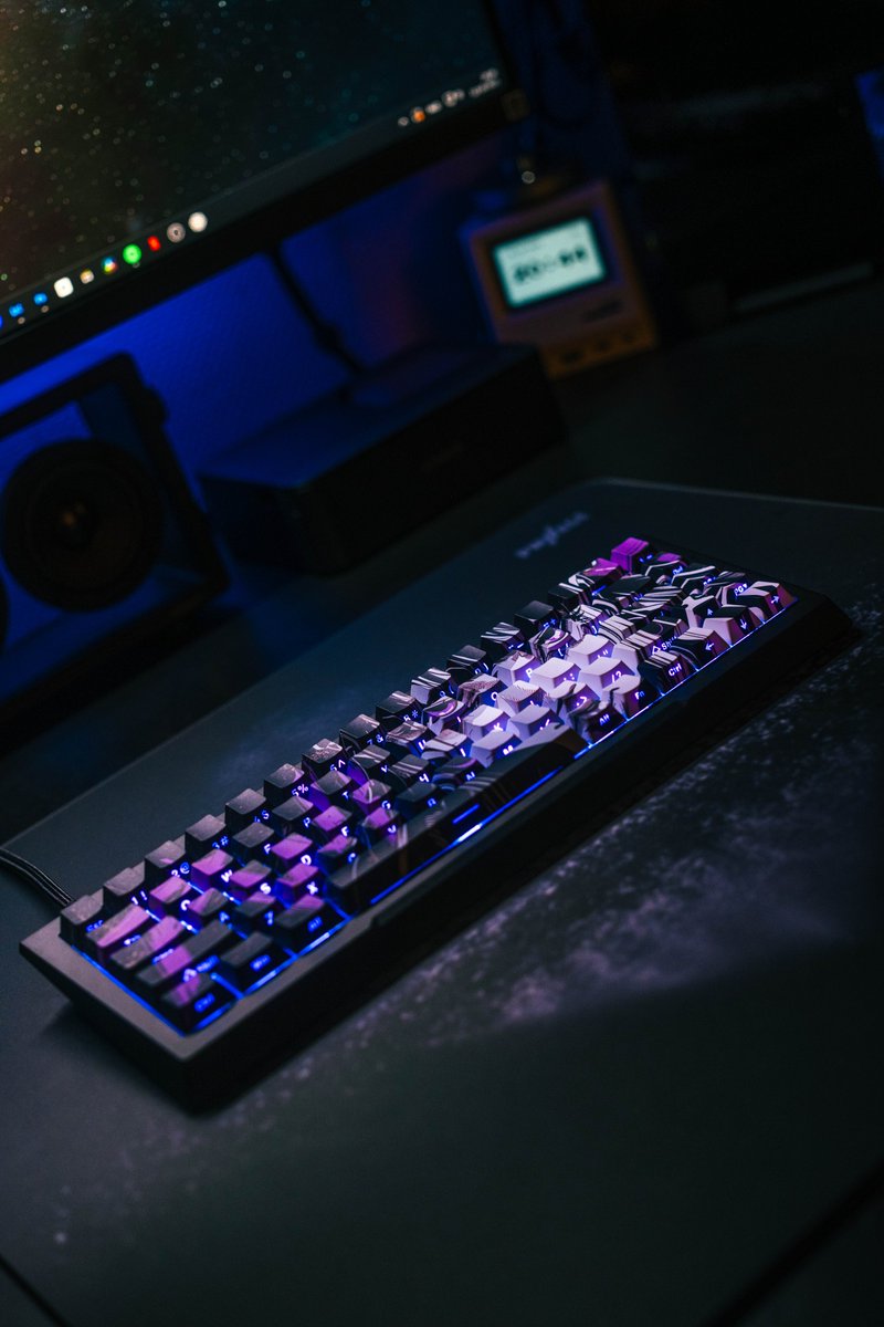 Zenblade V2 Hall Effect Keyboard - Nyomi Edition. 

Elevated Gameplay.