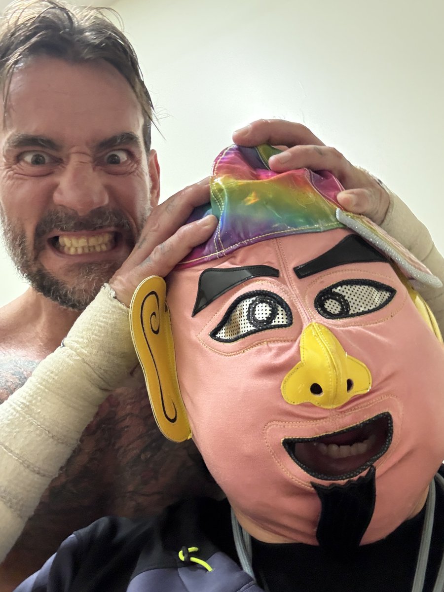 前にあったのは彼の家に遊びに行った時。その前はECWチャンピオンの時か。11年ぶり？旧友に会えました。怪我なく元気に頑張ってね！また会いましょう。