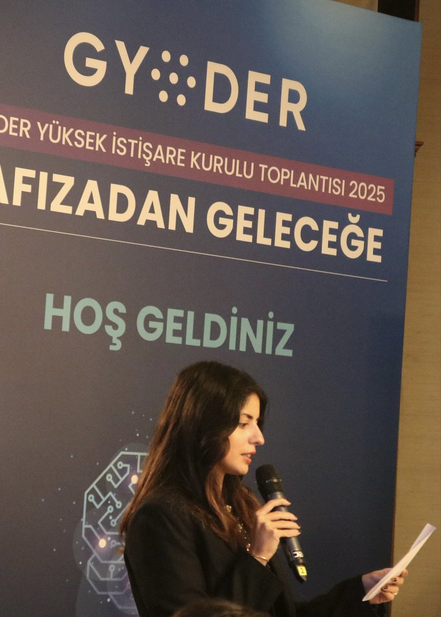 Yüksek İstişare Kurulu toplantısında, 14 kişilik GYODER Gelecek ekibi adına Simla Budakoğlu, genç kuşağın vizyonunu ve sektöre dair kararlılığını dile getirdiği manifestoyu paylaştı: 

🔸🔸🔸

“Değerli sektör büyüklerimiz ve kıymetli katılımcılar,

Bugün burada bulunmak, yalnızca