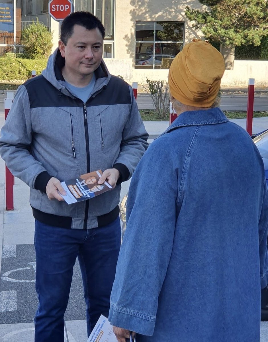 Ce matin, très bon accueil sur le marché de Savigny-le-Temple pour alerter les habitants sur la non-censure du gouvernement par <a href="/faureolivier/">Olivier Faure</a> qui permet donc à Emmanuel Macron de continuer sa boucherie fiscale contre le peuple. Seul le <a href="/RNational_off/">Rassemblement National</a> défend les Français !