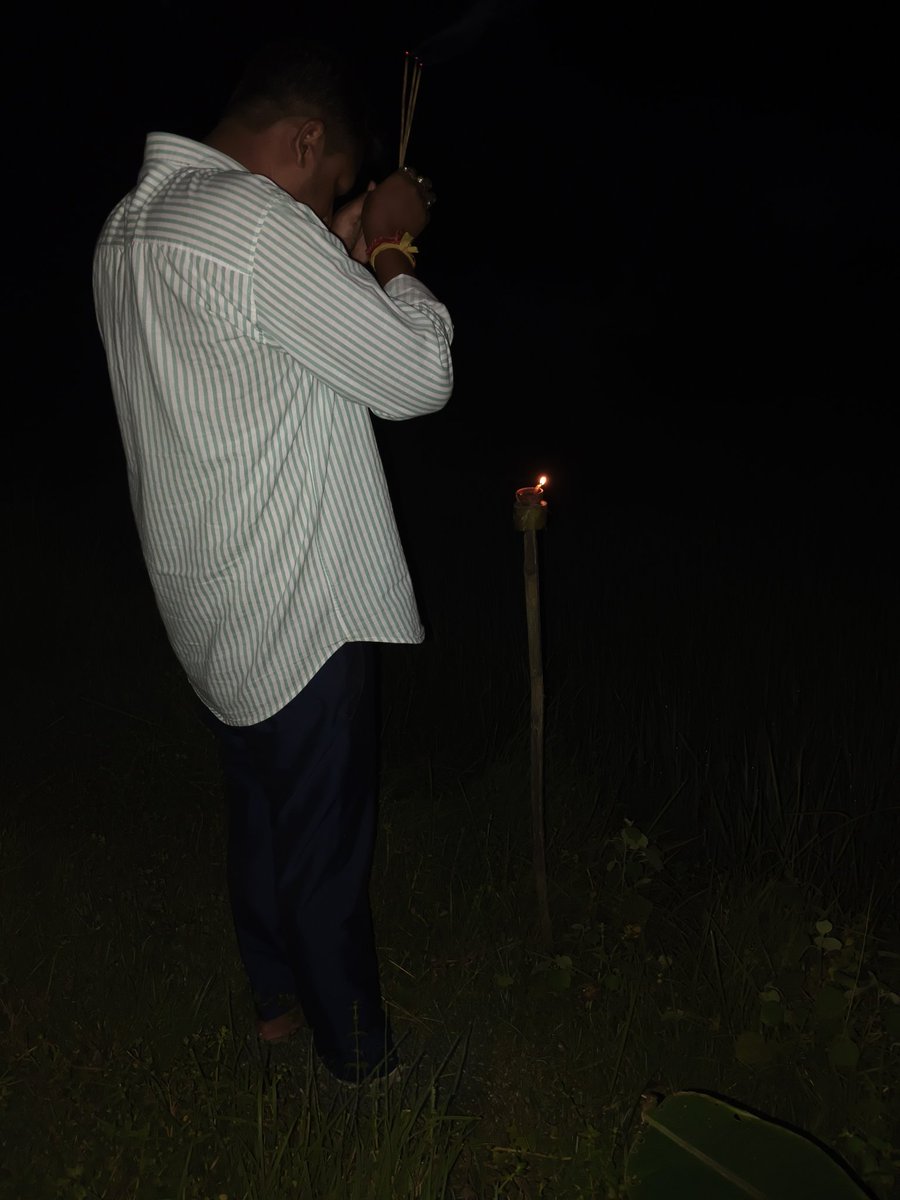 SurajGo03389446's tweet photo. কাতি বিহুৰ এই পৱিত্ৰ ৰাতি…
তুলসী গছৰ তলত চা��ি জ্বলাই,ধান খেতিৰ মাজতো দিয়া হ’ল দীপৰ জ্যোতি।
প্ৰাৰ্থনা ধানখেতি ভৰপূৰ হওক, ঘৰে ঘৰে শান্তি আৰু সমৃদ্ধিৰ বতৰা অহক।
🙏
#কাতি_বিহু 
#প্ৰকৃতিৰ_পূজা
#katibihu 
#hilights https://t.co/Zb0HdP09B0