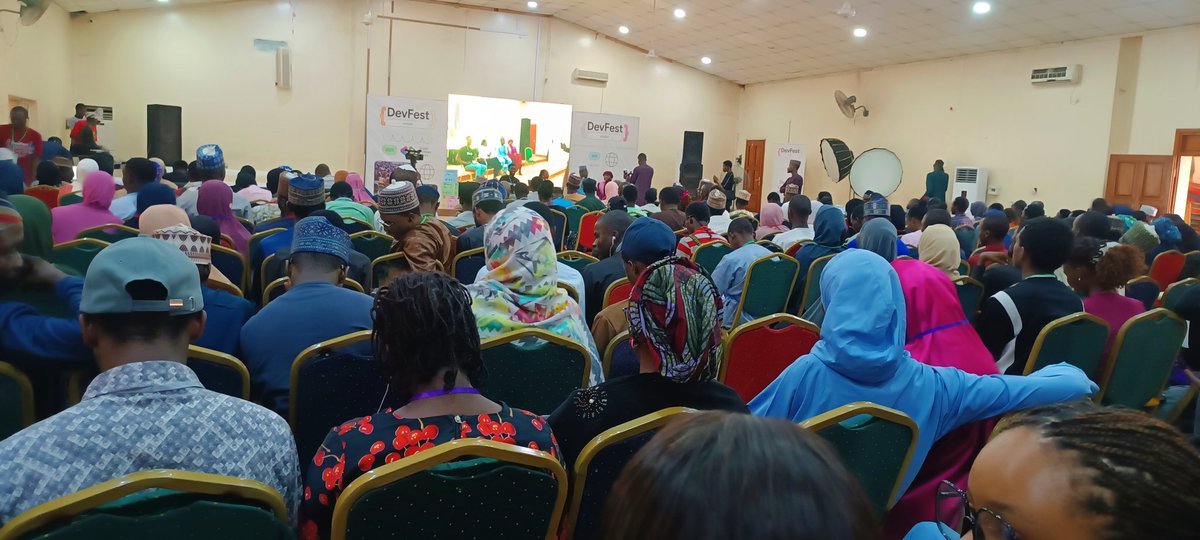 Faithy_Raymond's tweet photo. Impactful, insightful session with @barnabas0x of @OntologyAfrica at #DevFestKaduna introducing us to @OntologyNetwork.

Ontology is a public blockchain focused on decentralised identity (DID), data exchange, and cross-chain trust for individuals and enterprises. https://t.co/lCXmGOVmND