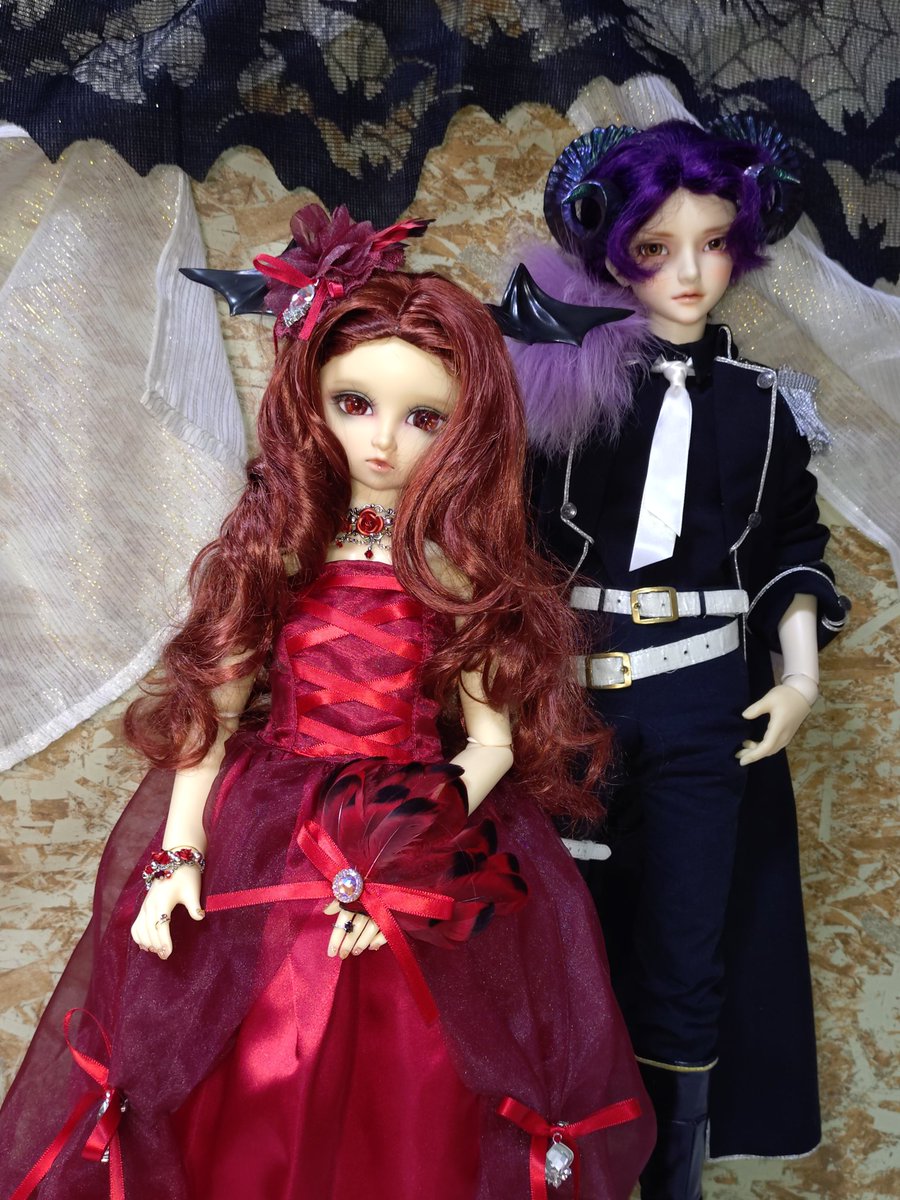 魔王と姫にしてみた😍😍😍
もっといい背景にすれば良かった😂

ツノ　羽根
<a href="/yamTdoll/">由峰🌙頭飾造形forDoll</a> 　様

赤毛ウィッグ
<a href="/MurmurCoco/">𝒞ℴ𝒸ℴ★3/21アイドール東京T26-27</a>　様

赤グラスアイ
<a href="/s_towa/">とわ</a>　様

バラチョーカー　ブレスレット
<a href="/Madrigal7Luna/">Ｍadrigal</a>  様