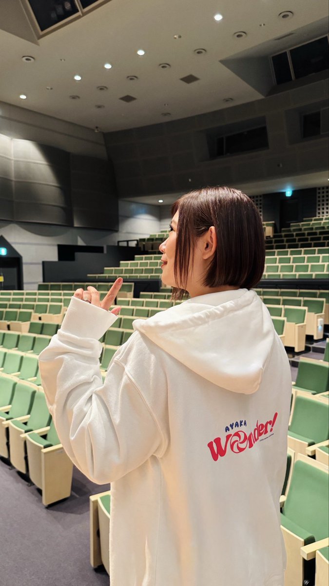 ⠢＼#絢香Wondertour ／⠔

✨オフィシャルグッズ好評販売中✨

バックのツアーロゴがデザインされた
ホワイトボディのジップアップパーカー！
肌寒くなるこれからの季節にぴったりの
人気のアイテムです◎

ぜひ会場やECで✅してくださいね🍭

👕詳細はこちら
room-ayaka.jp/news/detail.ph…