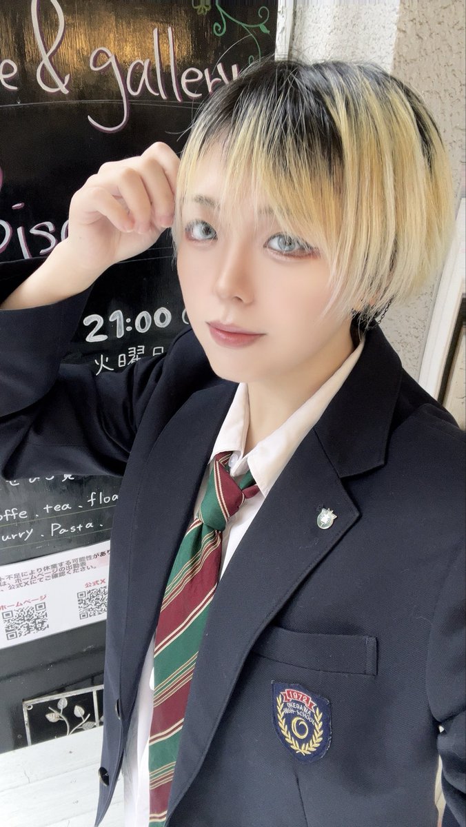 今日もありがとうございました！！
黒髪伸びてきてカッパ見たいって言われました🤣

実らない話を実らせるのマジですごいです笑
このゆるゆるさが楽しっすね！
奇面組を流行らせたい…。
おはようスパンク知ってる人います？？笑

明日も学生風で遅番います😊
 #ビスコッティ #おつビス