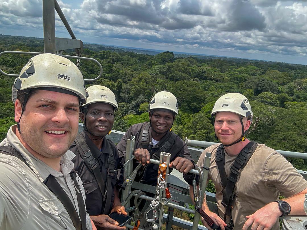 BelgiqueRDCongo's tweet image. 🗼La Tour à flux, projet de @ugent avec @INERA_RDC, @BELSPO_BE et @africamuseumbe, mesure les échanges de carbone forêt-atmosphère — un outil clé pour comprendre le rôle du bassin du Congo dans le climat mondial. @pascalboeckx
#Climat #Science