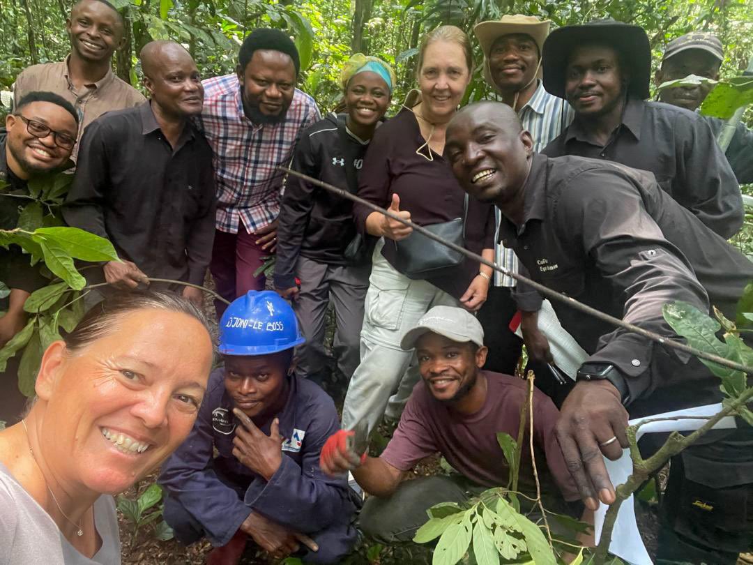BelgiqueRDCongo's tweet image. 🗼La Tour à flux, projet de @ugent avec @INERA_RDC, @BELSPO_BE et @africamuseumbe, mesure les échanges de carbone forêt-atmosphère — un outil clé pour comprendre le rôle du bassin du Congo dans le climat mondial. @pascalboeckx
#Climat #Science