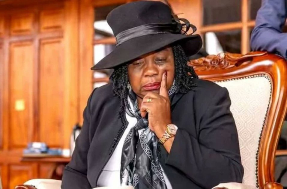 Mini bikinili qora tanli ayollar ishtirokidagi yuqori sifatli porno