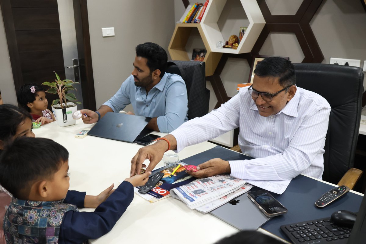 iamdmkrishna's tweet image. Every Diwali diya decorated by our students tells a story of imagination, effort and celebration.

#krishnavikash #kvgi #Diwali #diya