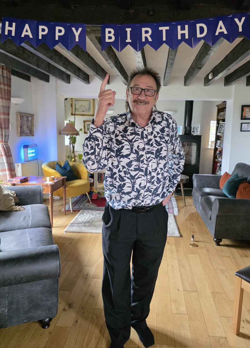 PaulChuckle2's tweet image. Happy Birthday  ... to me 🎉🥃🎉 
#78yearsyoung