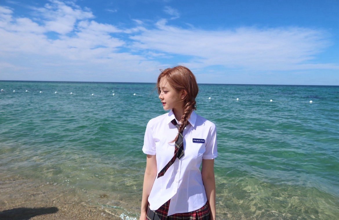 น.ส.ภริตา บุญภักดีทวียศ ม.6/1 เลขที่ 6 แผนการเรียนศิลป์-เกาหลีเป็นประธานนักเรียนของโรงเรียน