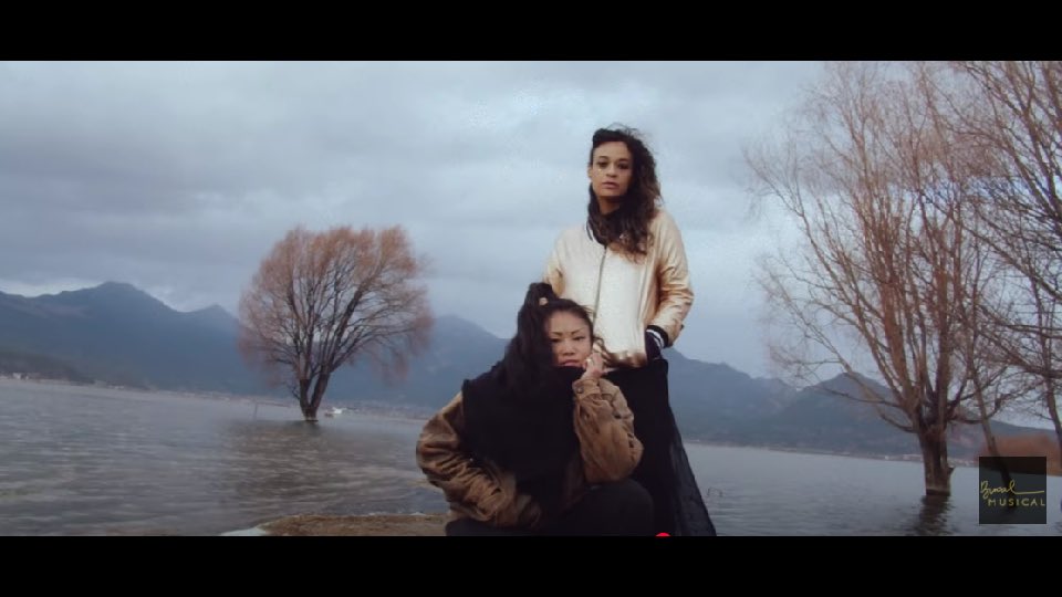 最新のトゥリッパ・ルイスがおすすめに出てきた　中国のイ族(その存在をいまはじめて知った、）の方との共演みたい。良い～～　おすすめさん有難う
TULIPA RUIZ + YEHAIYAHAN - 竹茎 Caule de Bambu
youtube.com/watch?v=5y1223…